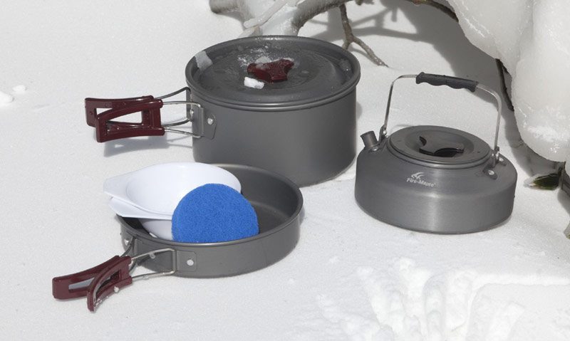 FM FMC 204 tableware set for 2-3 persons.