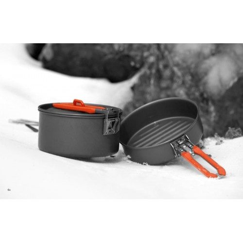 FM Feast 1 Orange tableware set for 1-2 persons.
