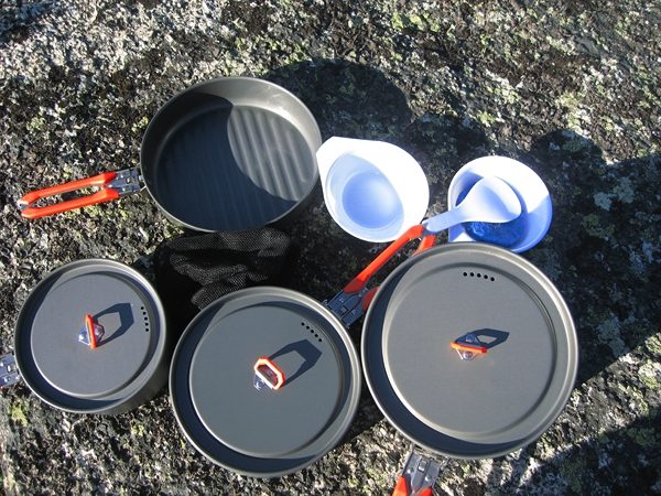 FM Feast 5 Orange tableware set for 4-5 people.