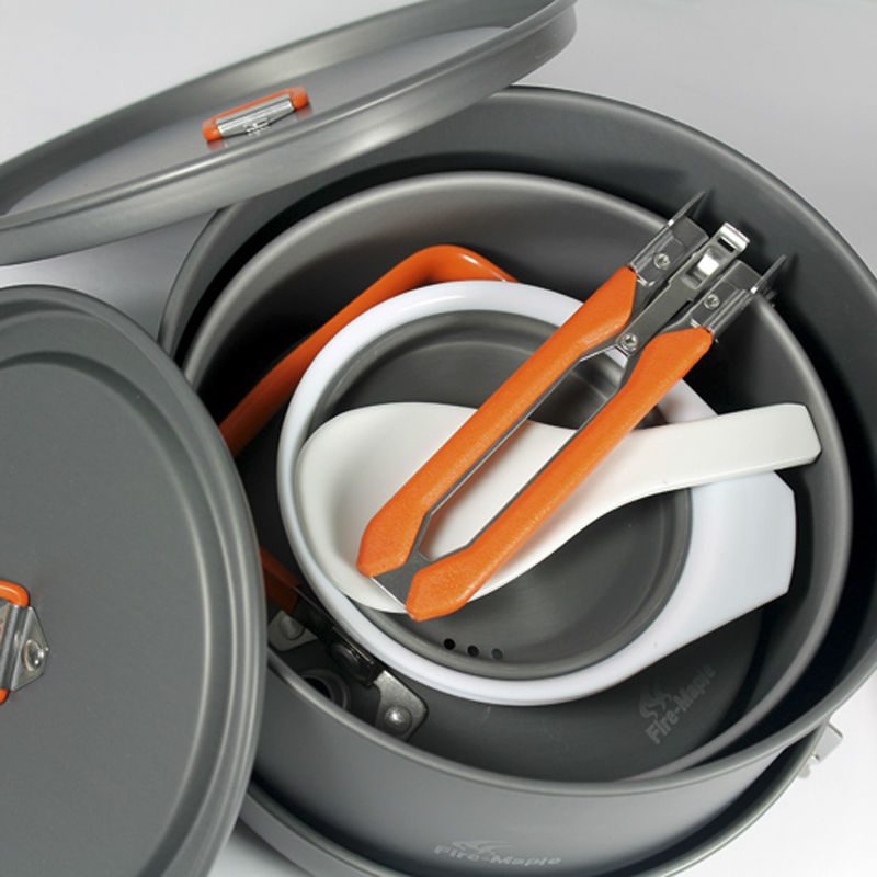 FM Feast 4 Orange tableware set for 4-5 people.