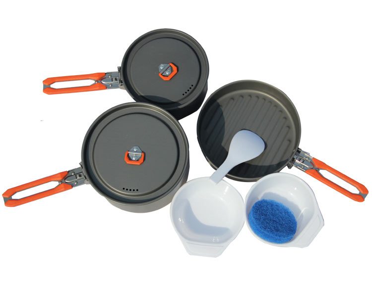 FM Feast 3 Orange tableware set for 2-3 people.