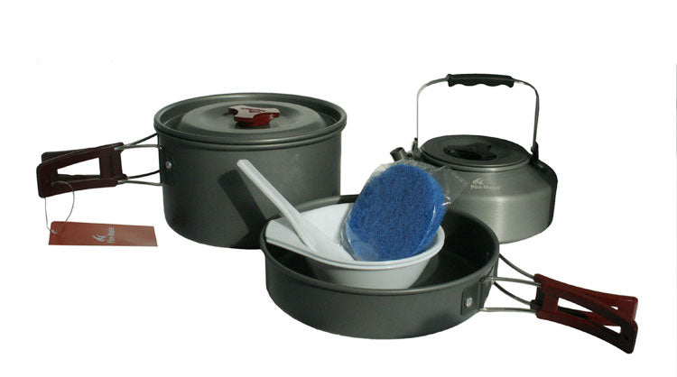 FM FMC 204 tableware set for 2-3 persons.